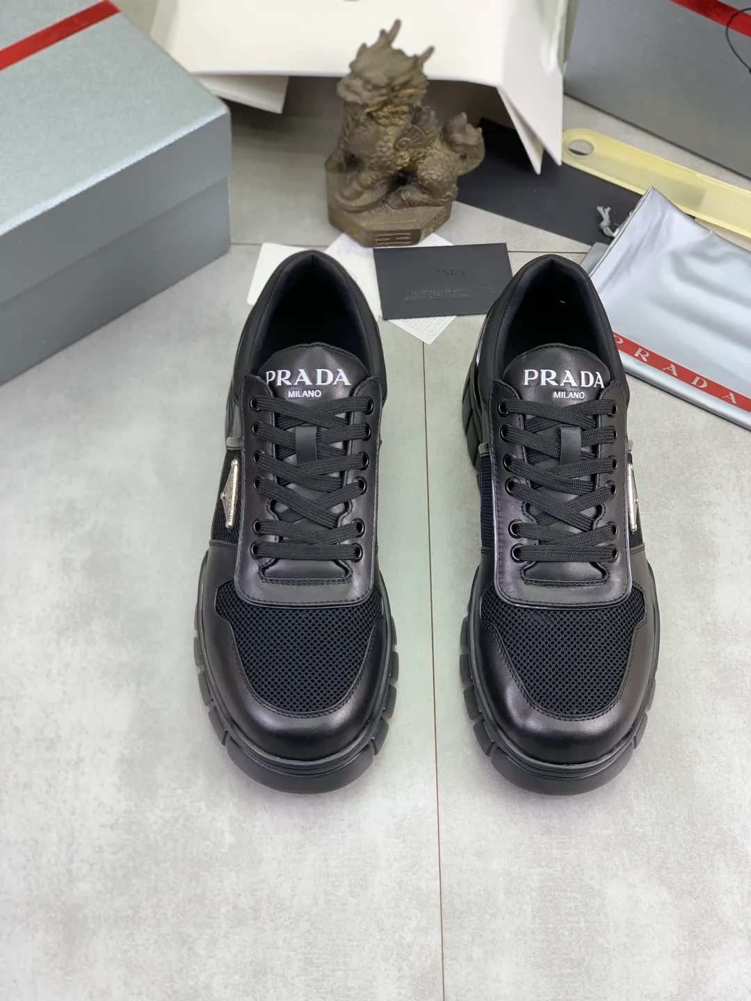 Men's men's shoes P560💰 [Real Price] Popular models are on the official website, 🆘 Trendy brand (Prada) mainly promotes popular models, avant-garde and versatile fashionable men's shoes private version mold opening, cowhide surface splicing 1:1.. Stylish and simple, original imported cowhide lining cowhide feet; the atmosphere and personality are more fashionable, eye-catching and pursuing class. It will subvert the old ideas and be a must-have for fashionistas who want to spend time with you! Must keep it! Tall and comfortable, large and low, high-end quality workmanship. Code number: 38-45 2️⃣optional.